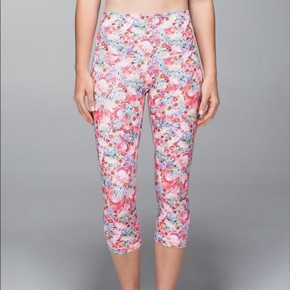 lululemon athletica Pants - LULULEMON Flowabunga High Waisted Wunder Under Roll Down Crop Size 6